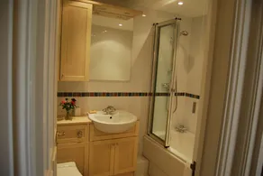 Crows Nest: a modern apartment in the centre of St Mawes with stunning sea views - Image 2