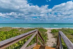 Chateau de la Mer: 8BR / 6BA Florida Beachfront Estate m / opvarmet pool og elevator - Image 2