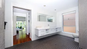 Palm Oasis - renovated miners' cottage with all mod cons - Image 3