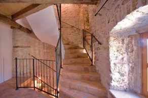 Historic farmhouse amidst Istrian vineyards - Image 2