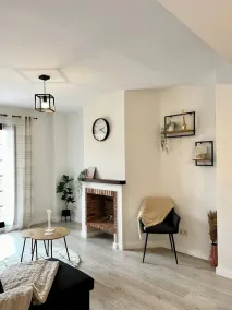 Captivating 2-Bed Apartment In The South Of Spain - Image 3