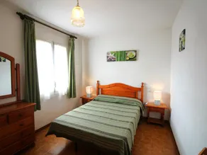 Bright apartment 50m from beach with parking - Image 4
