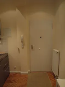 Super * * * Apartment at the main station with garden, washing machine... - Image 2