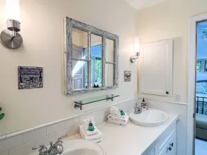 Pennsylvania Avenue Place - Large cottage close to town! A/C + WIFI - Image 4