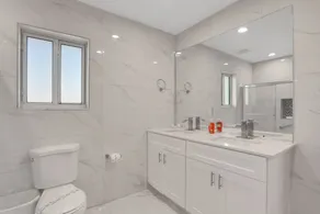 Immaculate, modern stay steps to beach with amazing ocean views - Image 2