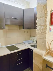 Traditional Maltese 2-Bedroom Home with Private Hot Tub - Steps Away from Valletta - Image 5