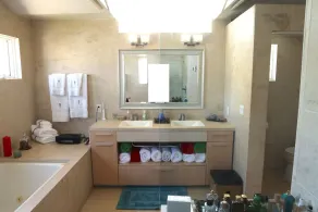 Tuscan-Style Villa in La Jolla Village w/ Private Casita, Parking, Walk to Beach - Image 3