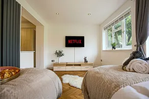 Grace House • City Centre • Driveway Parking • Pool Table • Sky TV • Fast Wifi • Yoko Property - Image 2