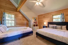 Berkshire Vacation Rentals: Great Barrington Cabin Sleeps 14 Walk To Town - Image 5