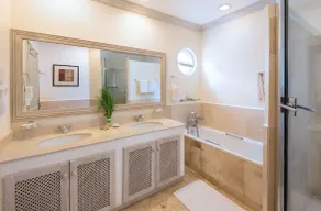 Royal Villa 19 - Image 2