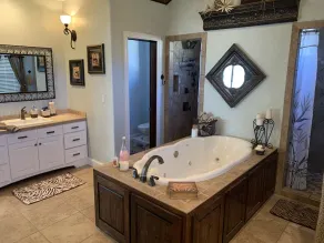 3-bedroom Rustic Charm Home Outdoor Kitchen, pool. Hot Tub + 2 fireplaces - Image 3