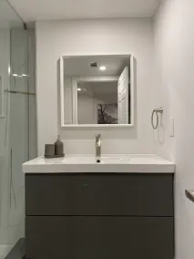 Luxurious, spacious, Independent 2 Bedrooms 2 baths with fireplace/free parking - Image 5