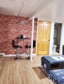 Cozy Apt Close To Manhattan with free parking - Image 3