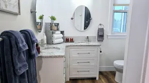 Luxury on Main, remodeled, homey, fresh and bright! - Image 2
