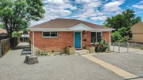 Bright & Spacious Upper Unit with Two Bedrooms in Denver - Image 5