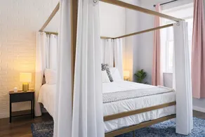 Beautiful Lively Loft in Downtown King Bed - Image 5