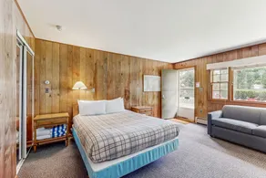 Cozy hotel-style suite right on the water, shared patio, free WiFi - Image 5