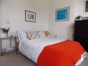 Bright flat close to Kentish Town station. Fully equipped Quiet rd off high st - Image 4