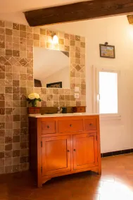 House of 70 m², air-conditioned with parking in the historic center of Saint Rémy - Image 4