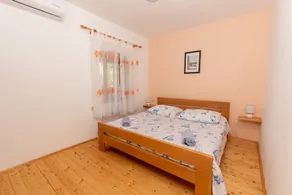 House Gaia – For Up to 5 Guests, Just a Few Steps from the Beach by 22Estates - Image 5