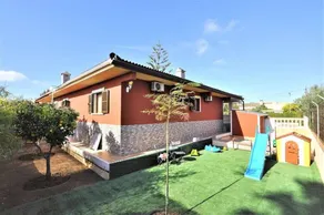 Luxurious villa with pool in Bahía Grande - Image 2