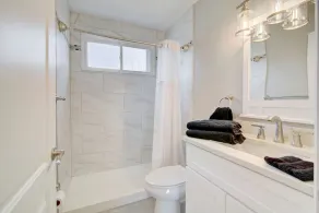 Arlington Heights 5bd 3bth sleeps 14 with driveway parking - Image 4
