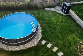 Ideal for families or groups of friends, with private pool. - Image 5