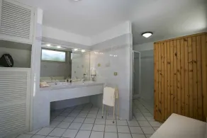 UN VRAI \"VILLA VILLAGE\" ------- 10% DE REDUCTION EN MAI ET SEPTEMBRE ----------- - Image 3