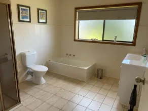 Dromana Charmer - Large family home, 8 min easy walk to the beach. - Image 3