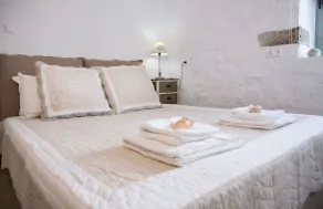 Deluxe Messinia Villa | 2 bedrooms | Villa with Garden View | Shared Pool - Image 4