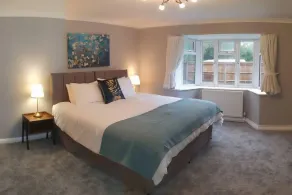 Spacious 2-Bedroom Family Flat in Iver Heath - Image 5
