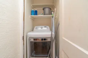 2 BR Charming Duplex w/ Large Yard + Full Kitchen - Image 2