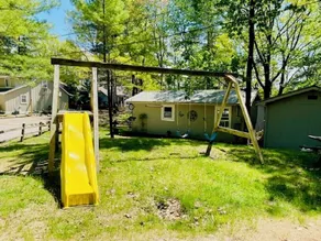 Windjammer Resort Cabin # 1 - Traverse City, Waterfront Spider Lake - Image 2