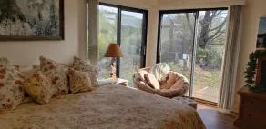 Foothill Retreat in the Sierra Nevada Mountains - Image 4
