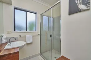 Beachcomber Holiday House mit Meerblick - Image 3