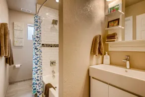 Logan Street Urban Refuge - Private Carriage House - Image 4