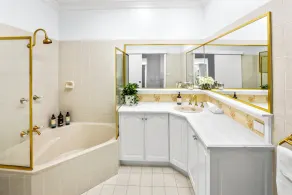 Willow Garden Stays Cairns - Beachfront Luxury Home - Image 4