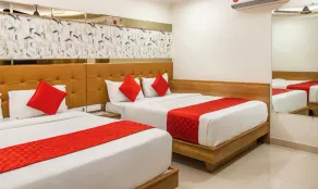 OYO 73944 Hotel Hometown - Image 4