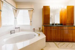 Grand-Executive Luxury Home - Image 4