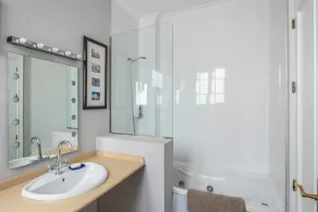 Cheerful 6 Bedroom House in Seville With Terraces - Image 4