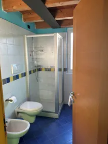 Perfect for 2 adults, with a lake view just a short walk from downtown - Image 4