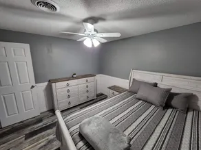 Lake Front 2-bedroom,1 bath ground floor apartment! Dock and Kayaks included! - Image 3