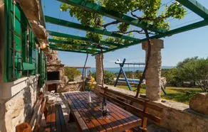 Pet Friendly Home In Selca - Image 5