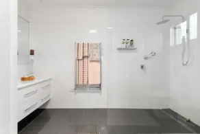 Executive Home, Stunning Location, Launceston - Image 2