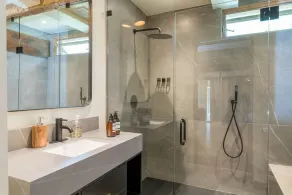 Chalet with private Pool, Hottub, and Sauna! - Image 4