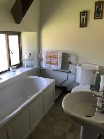 2 Bedroom (Family and Dog Friendly) Victorian Grade ll stable conversion - Image 3