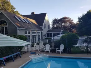 Relaxing private poolside retreat 5 minutes from the beach! - Image 4