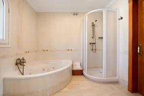 La Casita del Mar – Casa con Jacuzzi, Jardín y Terrazas a 300 m de la Playa en Torremolinos - Image 3
