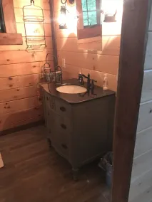 Private 2 bedroom Cabin with Large Covered Deck - Image 2