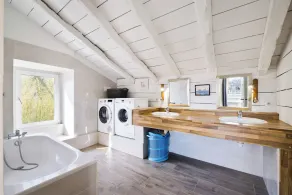 Stort hus av karaktär med trädgård - Image 2